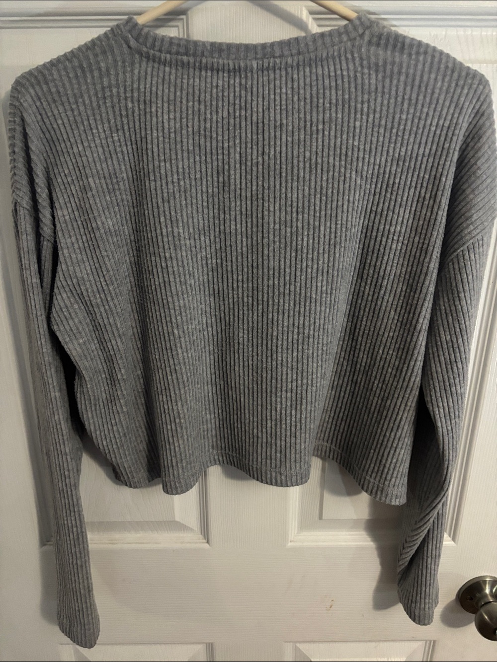 Aritzia Babaton Ribbed Crop Long-Sleeve Top in Heather gray. - Picture 2 of 10